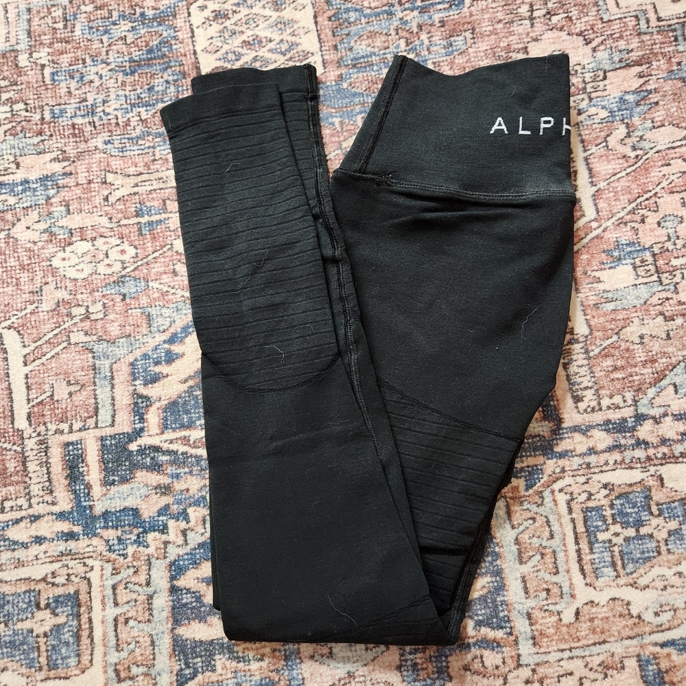 Alphalete OG revival size S, black leggings